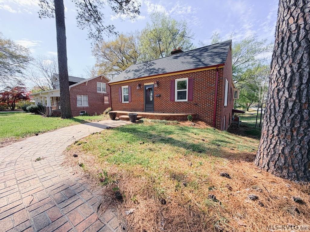 Residential/Vacation at 627 N Mecklenburg Ave, South Hill VA 23970, photo 5 of 51