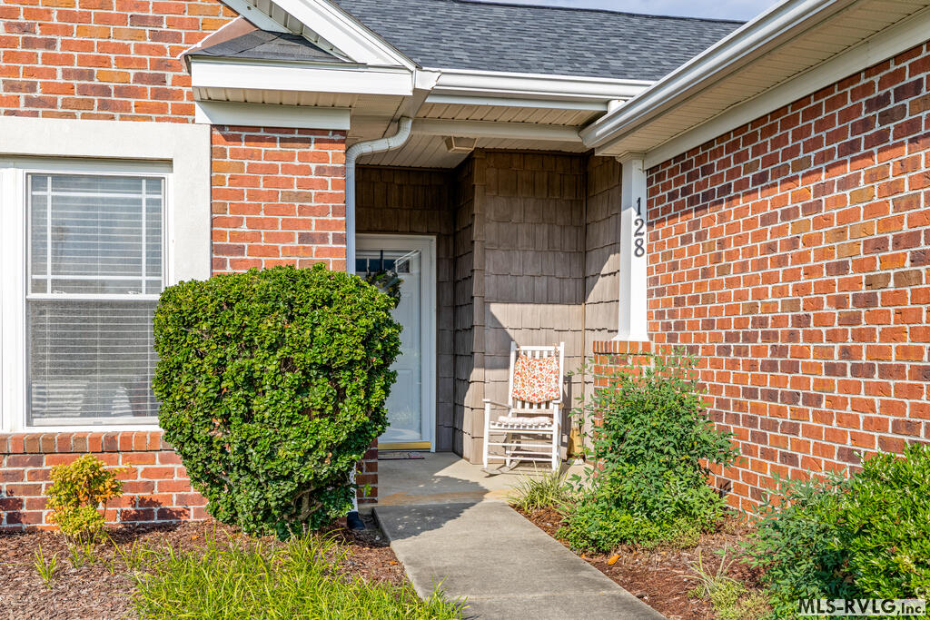 Townhouse/Condo at 128 Savannah Circle, Roanoke Rapids NC 27870, photo 2 of 45