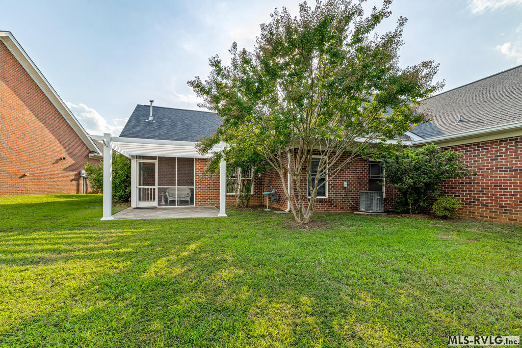 Townhouse/Condo at 128 Savannah Circle, Roanoke Rapids NC 27870, photo 4 of 45