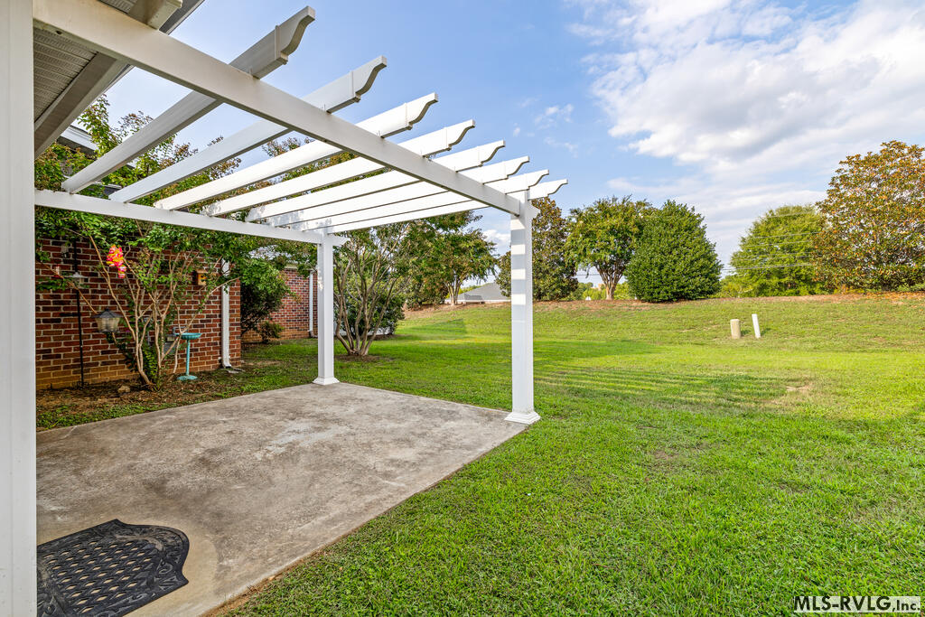 Townhouse/Condo at 128 Savannah Circle, Roanoke Rapids NC 27870, photo 9 of 45