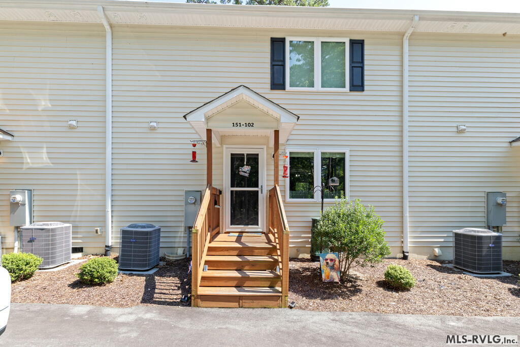 Townhouse/Condo at 151-102 Gaston Pointe Dr, Littleton NC 27850, photo 5 of 41