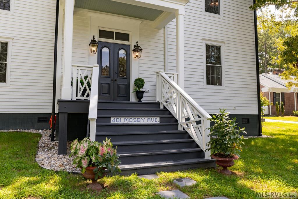 Idyllic sitting in Historical Littleton - 401 Mosby Ave, Littleton NC 27850