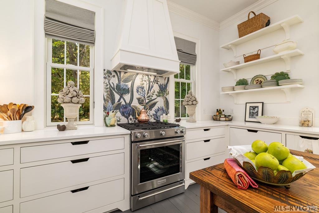 Kitchen with open shelving - 401 Mosby Ave, Littleton NC 27850
