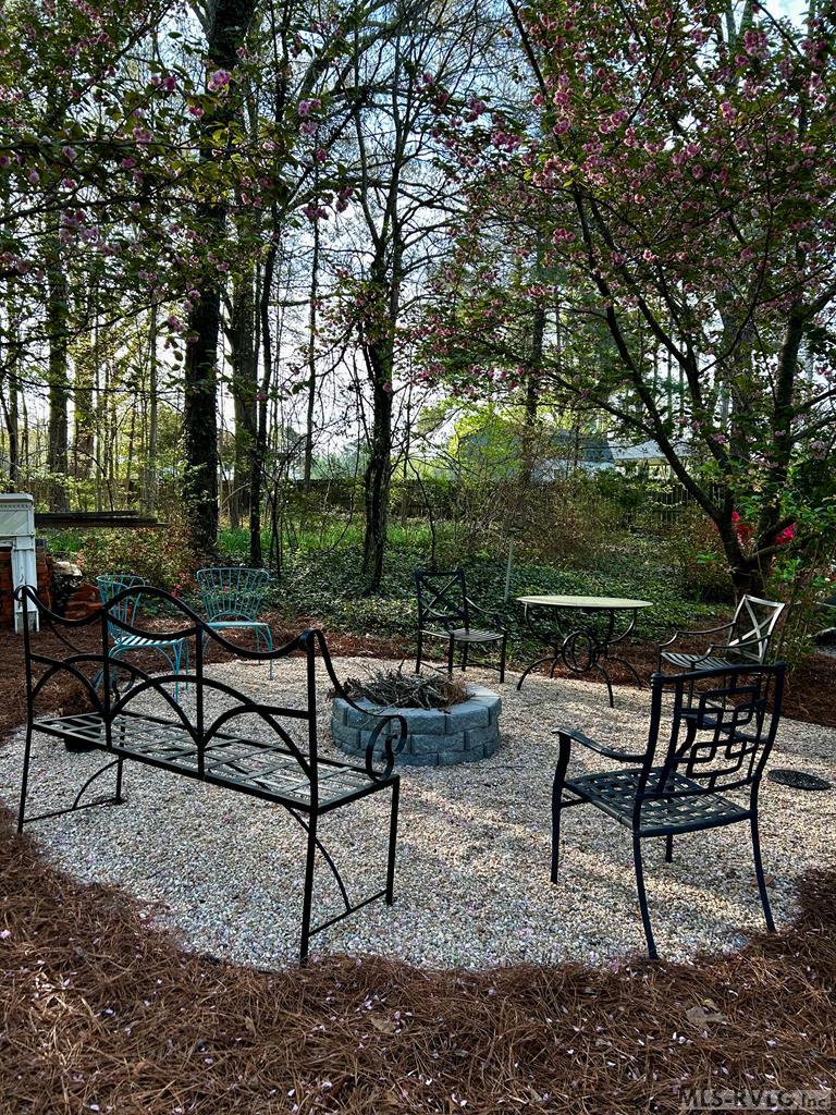 The Garden seating to enjoy - 401 Mosby Ave, Littleton NC 27850