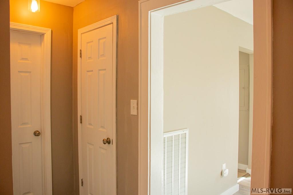 Residential/Vacation at 600 E 13th Street, Roanoke Rapids NC 27870, photo 9 of 23