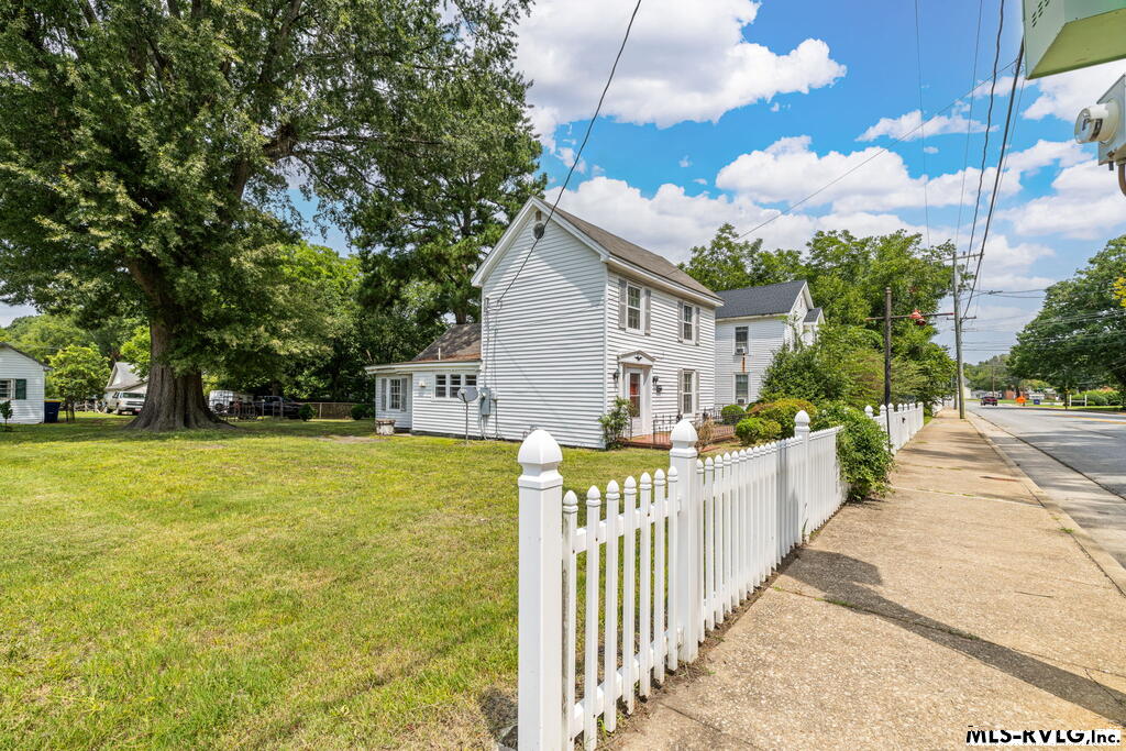 Residential/Vacation at 211 N. Mecklenburg Ave., South Hill VA 23970, photo 20 of 35