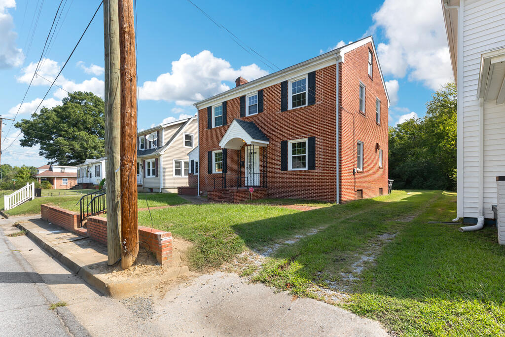 Residential/Vacation at 738 Halifax St, Emporia VA 23847, photo 5 of 50