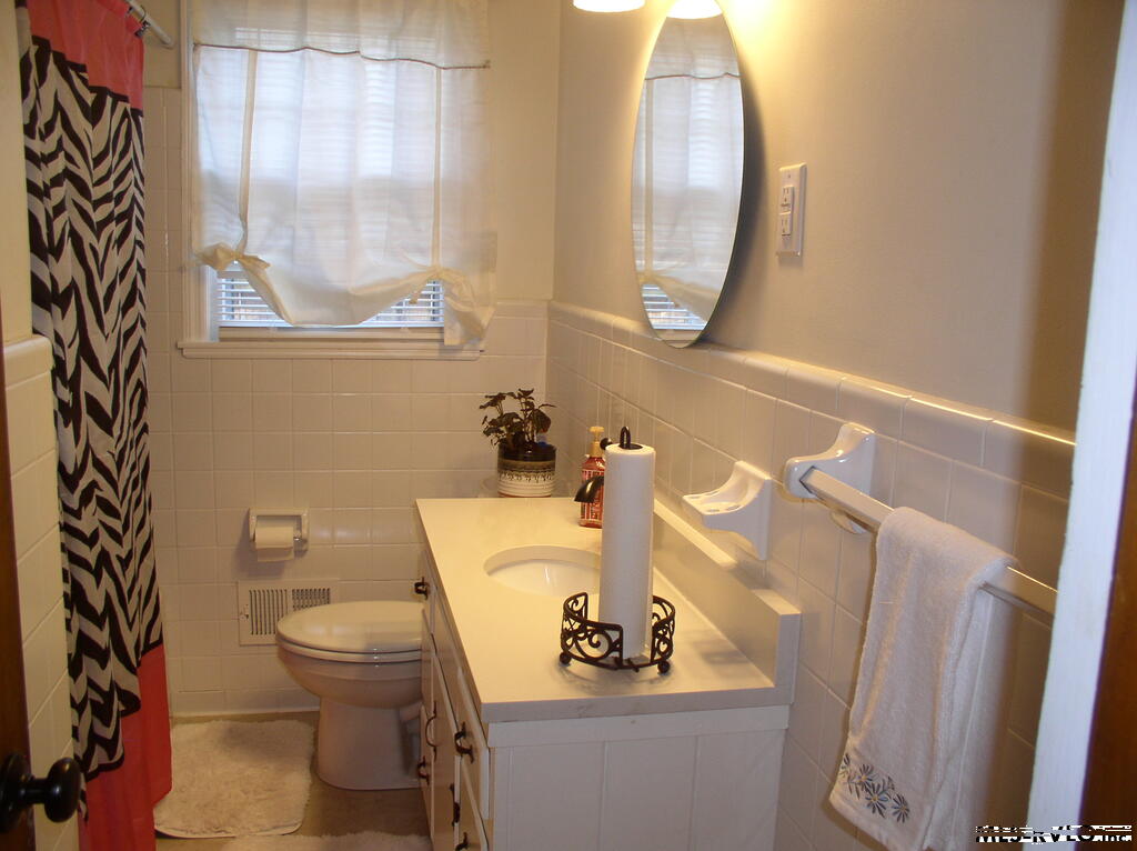 Residential/Vacation at 229 Perry Street, Henderson NC 27536, photo 22 of 39