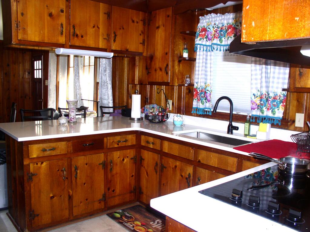 Residential/Vacation at 229 Perry Street, Henderson NC 27536, photo 7 of 39