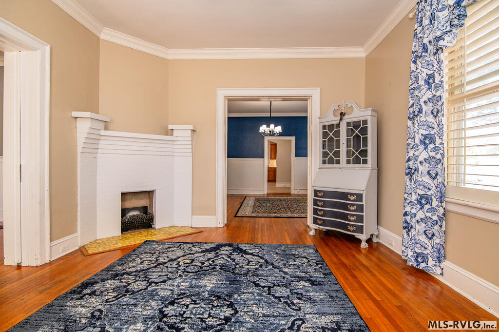 Family Room - 425 Roanoke Ave, Roanoke Rapids NC 27870