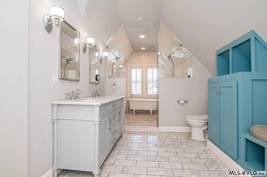 Upstairs Luxury Bathroom - 425 Roanoke Ave, Roanoke Rapids NC 27870