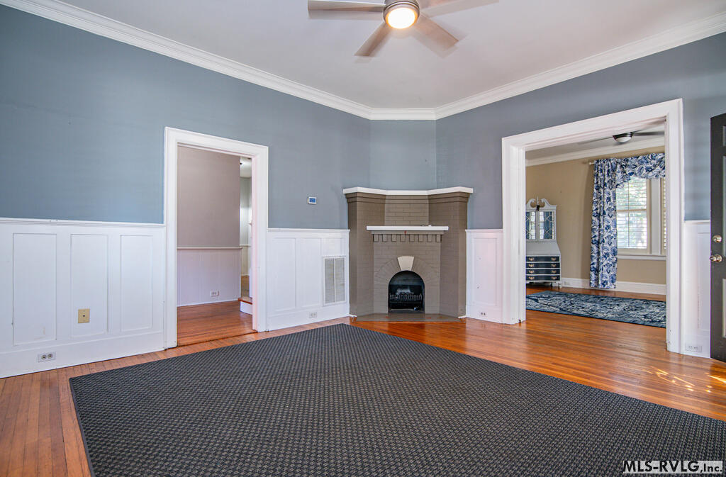 Living Room - 425 Roanoke Ave, Roanoke Rapids NC 27870