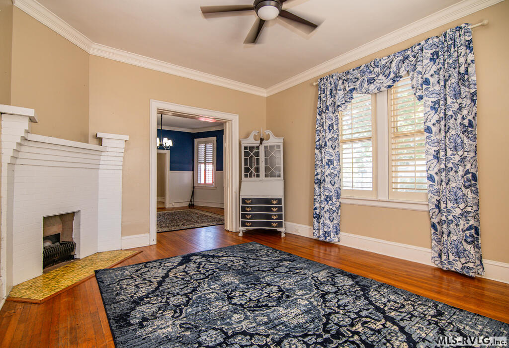 Family Room - 425 Roanoke Ave, Roanoke Rapids NC 27870