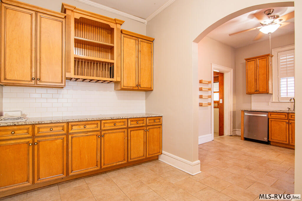 Kitchen/Butler's Pantry - 425 Roanoke Ave, Roanoke Rapids NC 27870