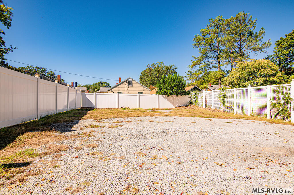 Lots of Parking space - 425 Roanoke Ave, Roanoke Rapids NC 27870