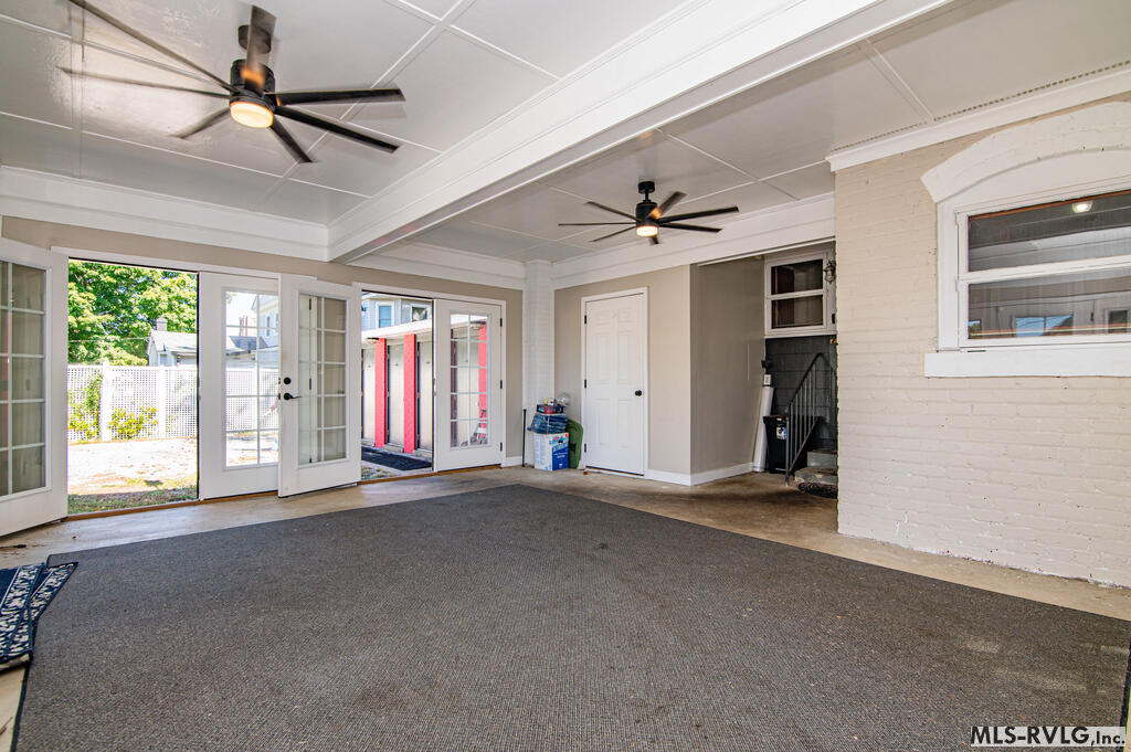 Sunroom - 425 Roanoke Ave, Roanoke Rapids NC 27870