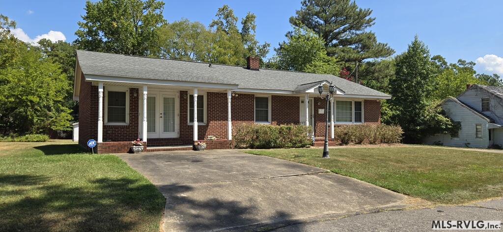 Residential/Vacation at 127 Poplar St, Roanoke Rapids NC 27870, photo 2 of 27