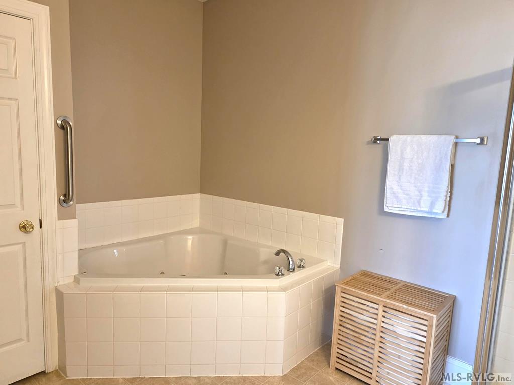 Townhouse/Condo at 115 Savannah Circle N, Roanoke Rapids NC 27870, photo 12 of 21