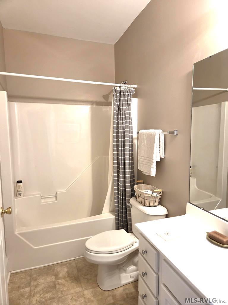 Townhouse/Condo at 115 Savannah Circle N, Roanoke Rapids NC 27870, photo 14 of 21