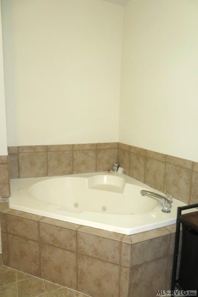 Townhouse/Condo at 118 Savannah Circle, Roanoke Rapids NC 27870, photo 23 of 45