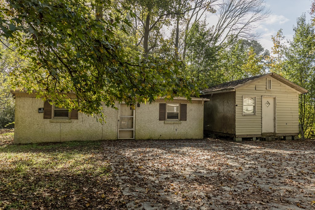 Buildings in back - DO NOT ENTER!!!!! - 2637 Hwy 48, Roanoke Rapids NC 27870