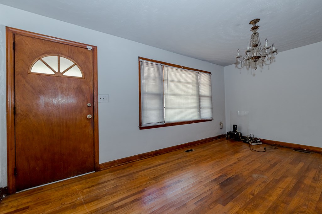 Living Room - 2637 Hwy 48, Roanoke Rapids NC 27870