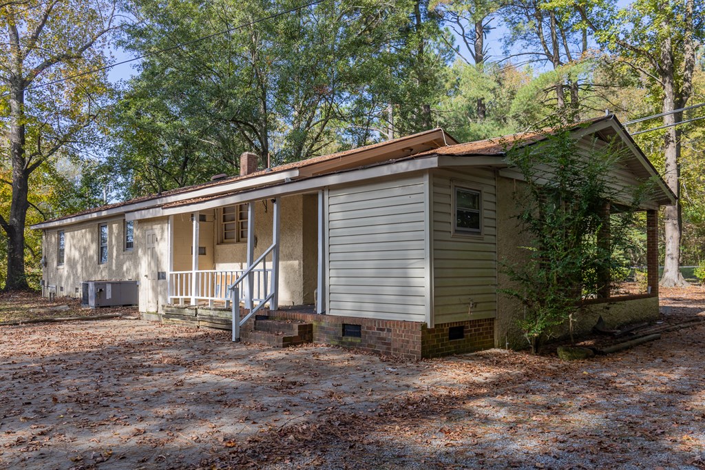 Back Porch - 2637 Hwy 48, Roanoke Rapids NC 27870