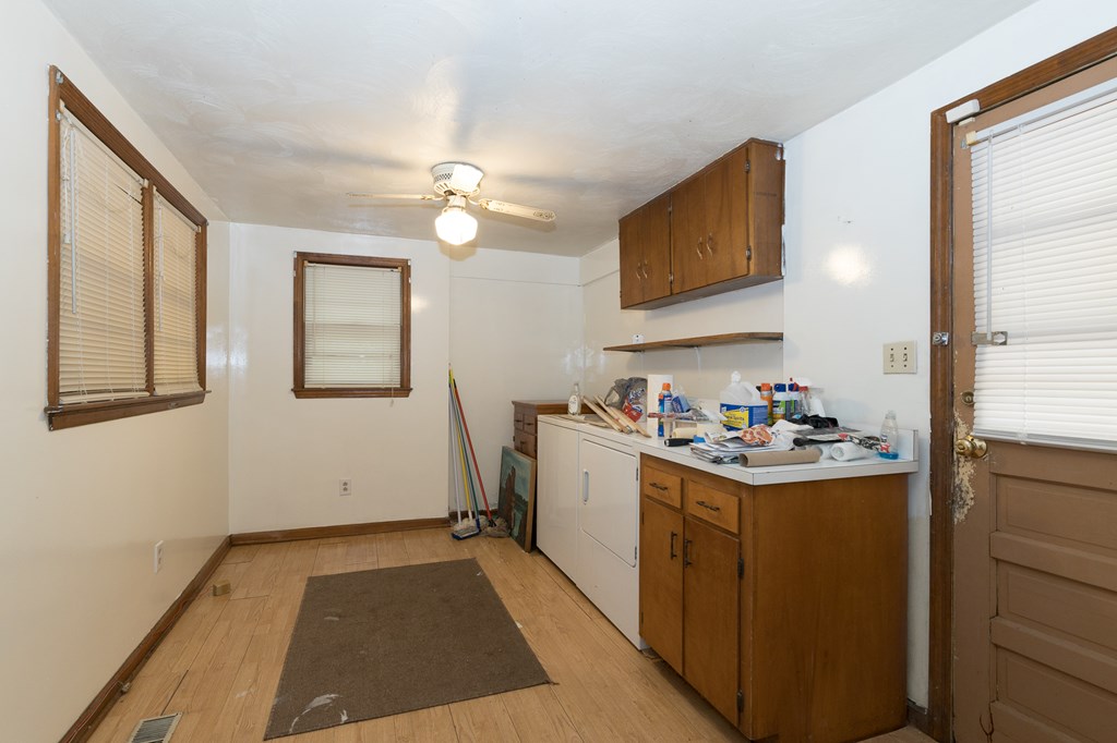 Laundry room - 2637 Hwy 48, Roanoke Rapids NC 27870