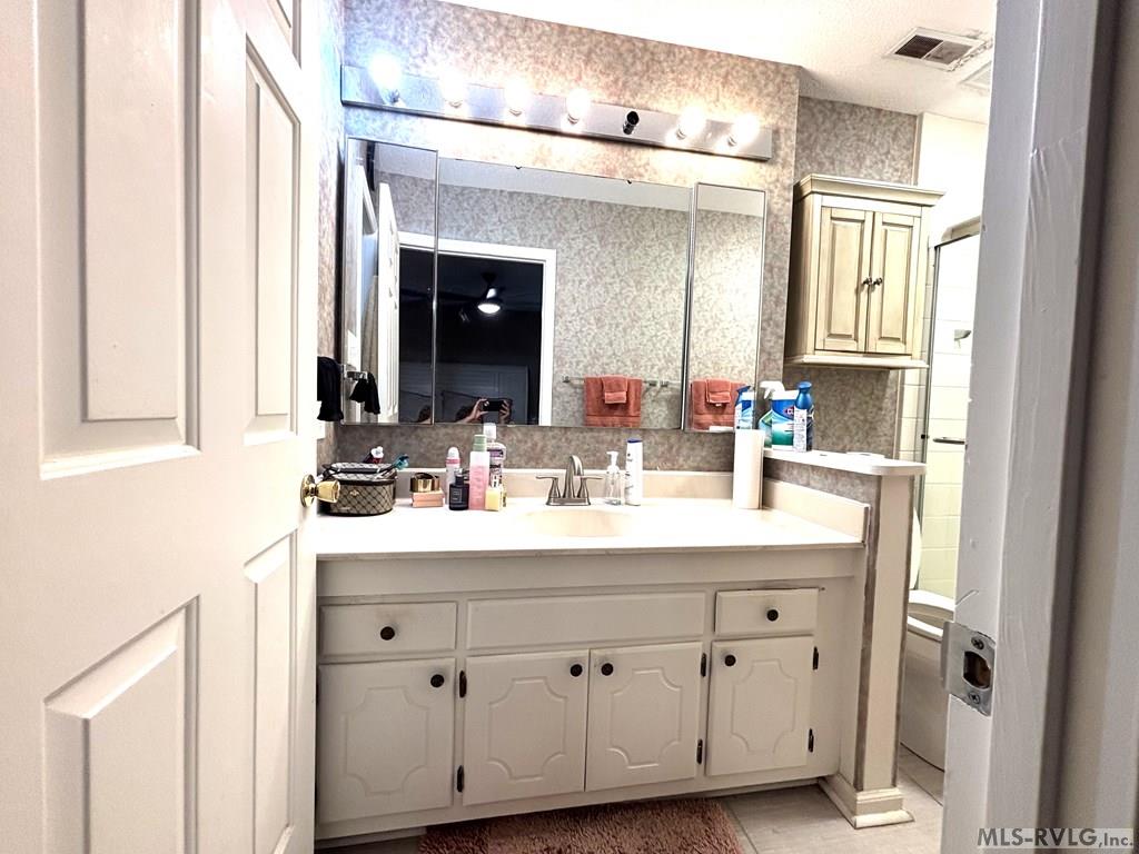 Master bathroom - 604 Becker Colony Drive, Roanoke Rapids NC 27870