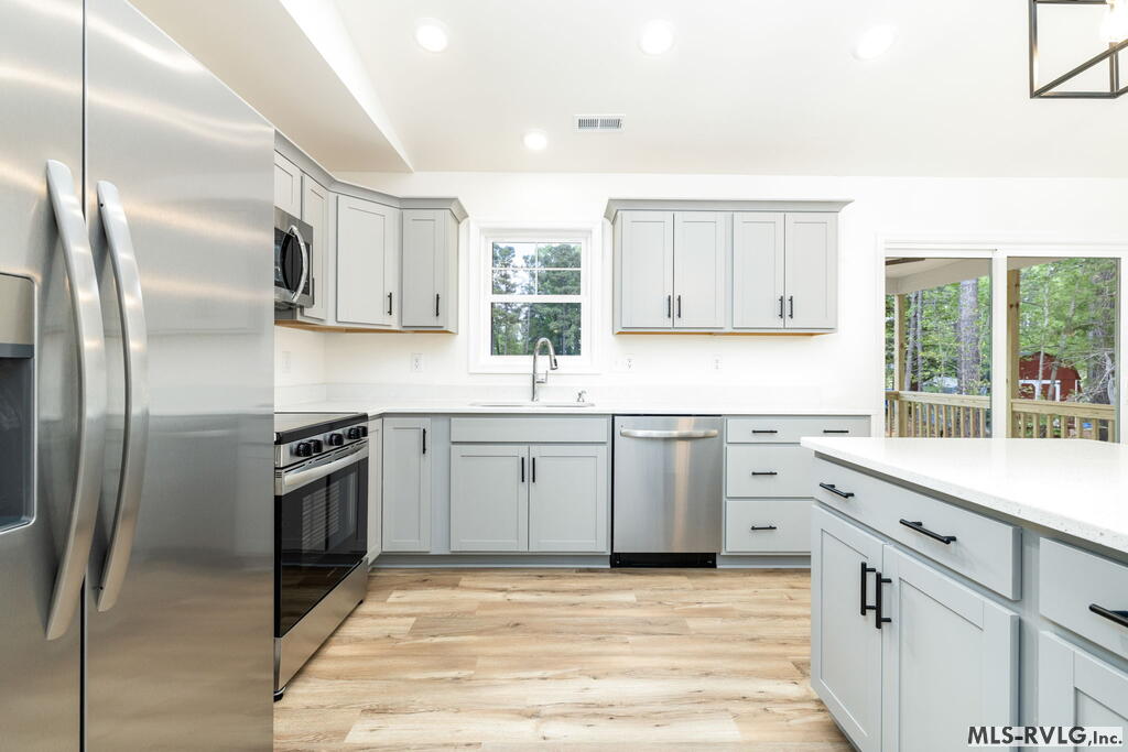 Interior Similar but not exact, Similar interior from recent build and color scheme is almost identical. - 49 Oakwood Ct., Bracey VA 23919