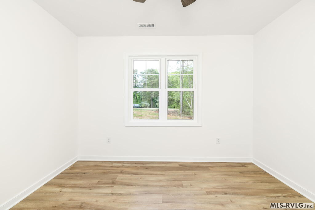 Interior Similar but not exact, Similar interior from recent build and color scheme is almost identical. - 49 Oakwood Ct., Bracey VA 23919