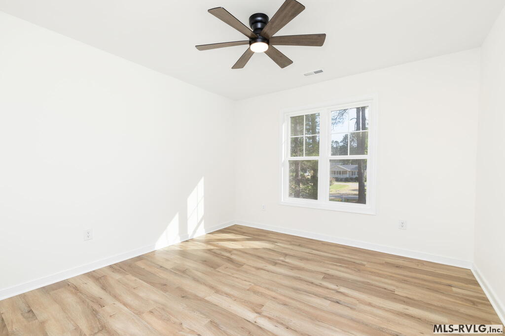 Interior Similar but not exact, Similar interior from recent build and color scheme is almost identical. - 49 Oakwood Ct., Bracey VA 23919