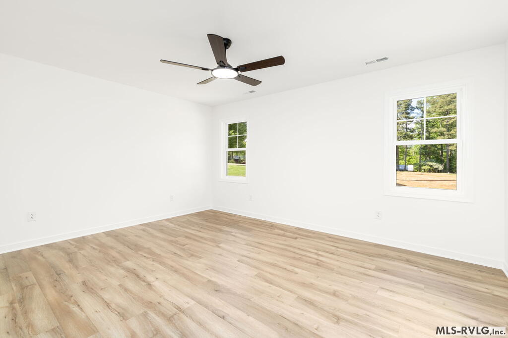Interior Similar but not exact, Similar interior from recent build and color scheme is almost identical. - 49 Oakwood Ct., Bracey VA 23919