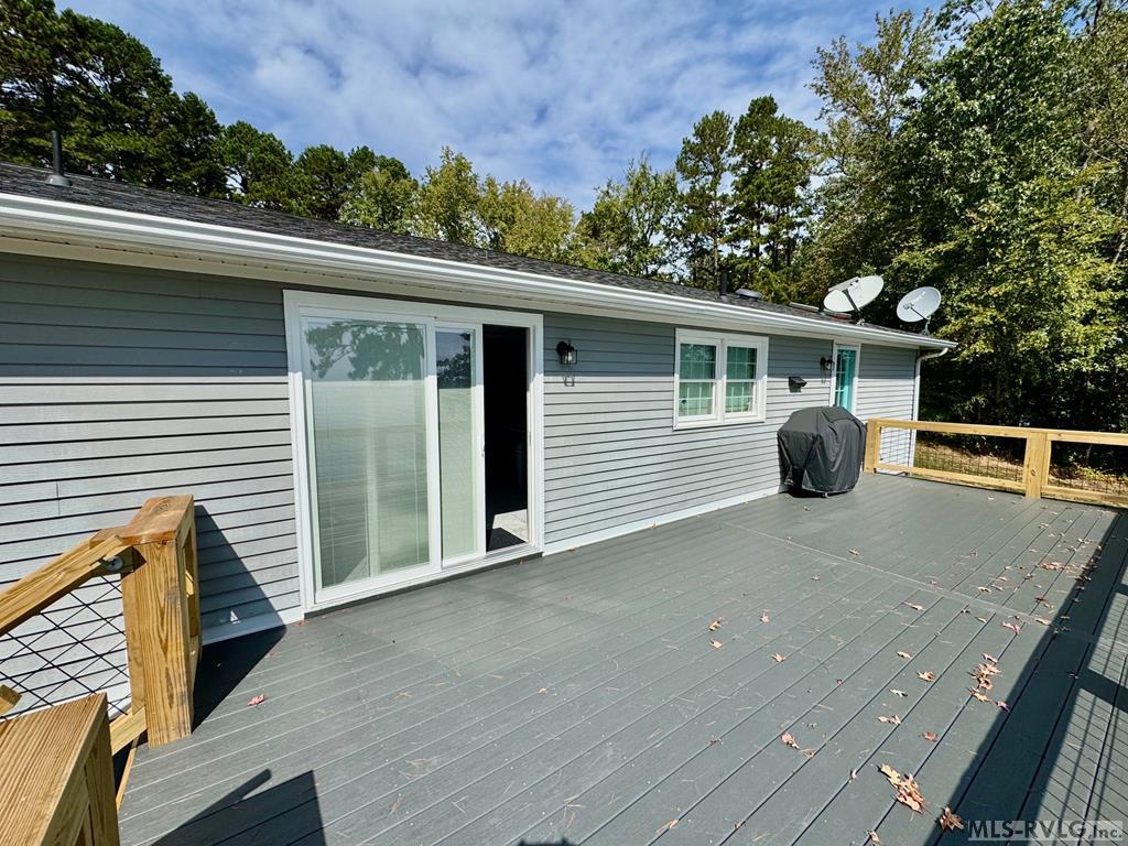 The Lakeside Deck - 216 Lakeside Dr., Buffalo Junction VA 24529