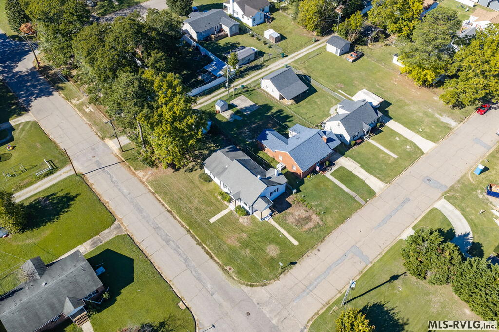 Residential/Vacation at 1037 Charlotte St, Roanoke Rapids NC 27870, photo 5 of 32