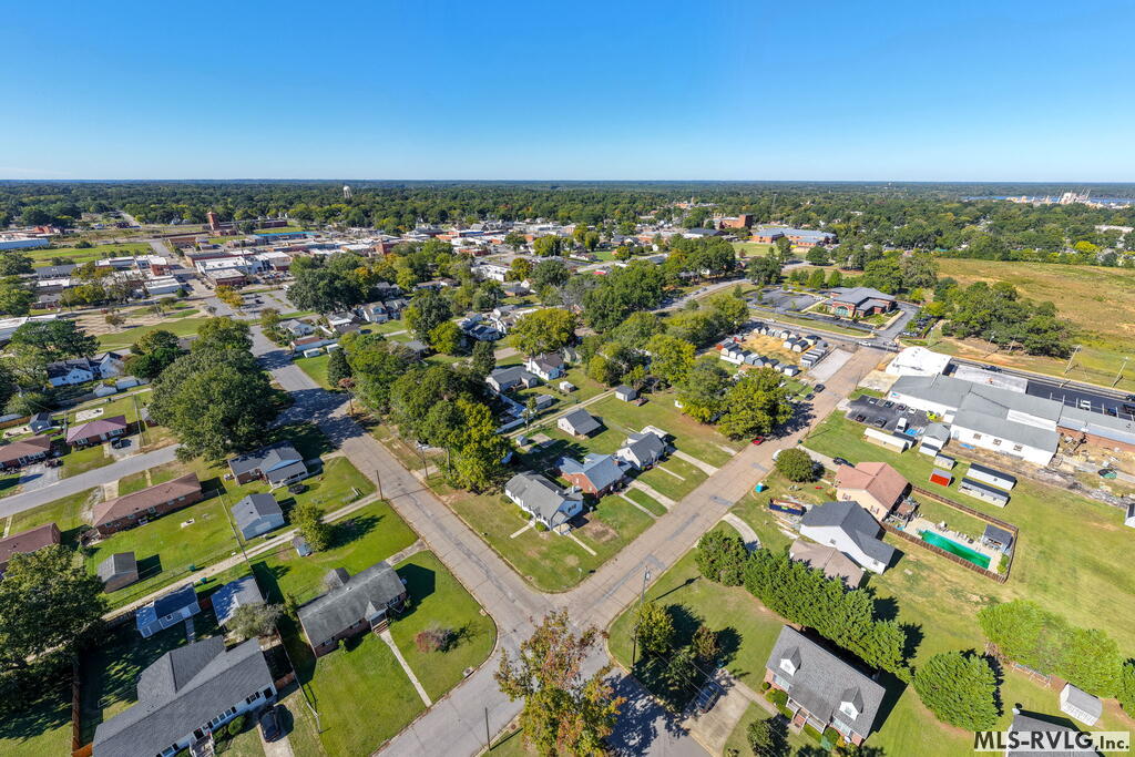 Residential/Vacation at 1037 Charlotte St, Roanoke Rapids NC 27870, photo 6 of 32