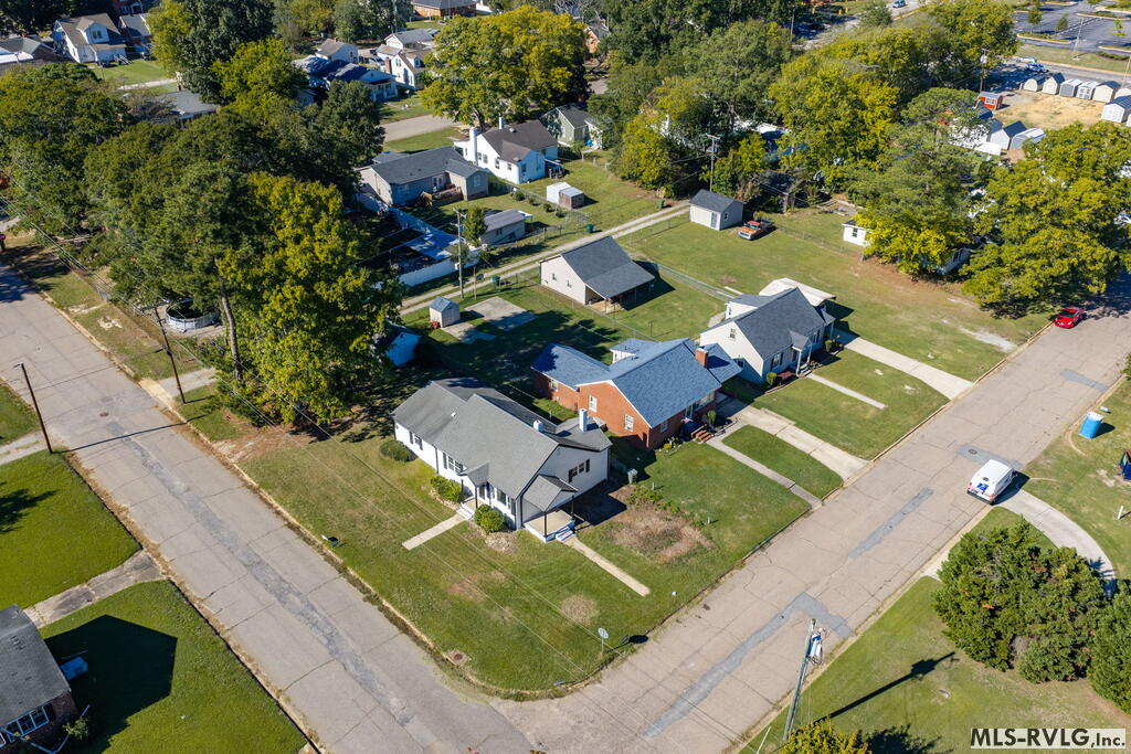 Residential/Vacation at 1037 Charlotte St, Roanoke Rapids NC 27870, photo 7 of 32
