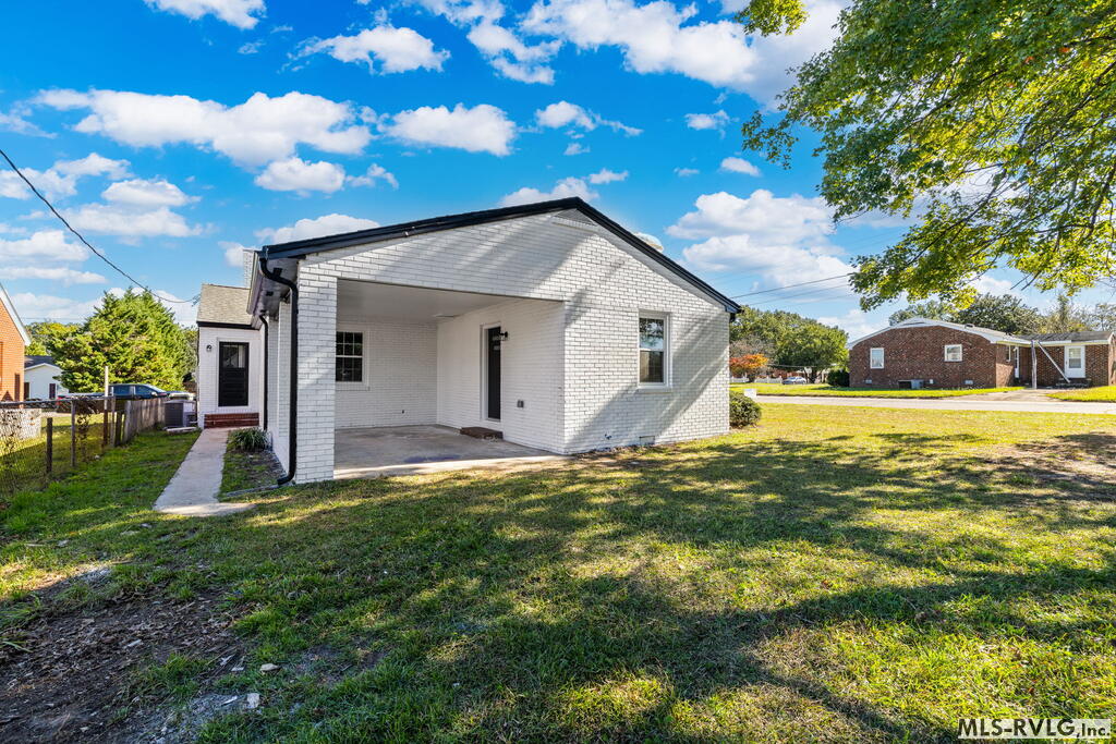 Residential/Vacation at 1037 Charlotte St, Roanoke Rapids NC 27870, photo 8 of 32