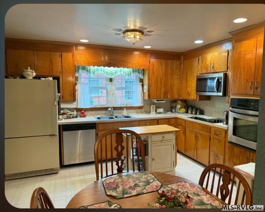 Residential/Vacation at 228 Charlotte St, Roanoke Rapids NC 27870, photo 5 of 15