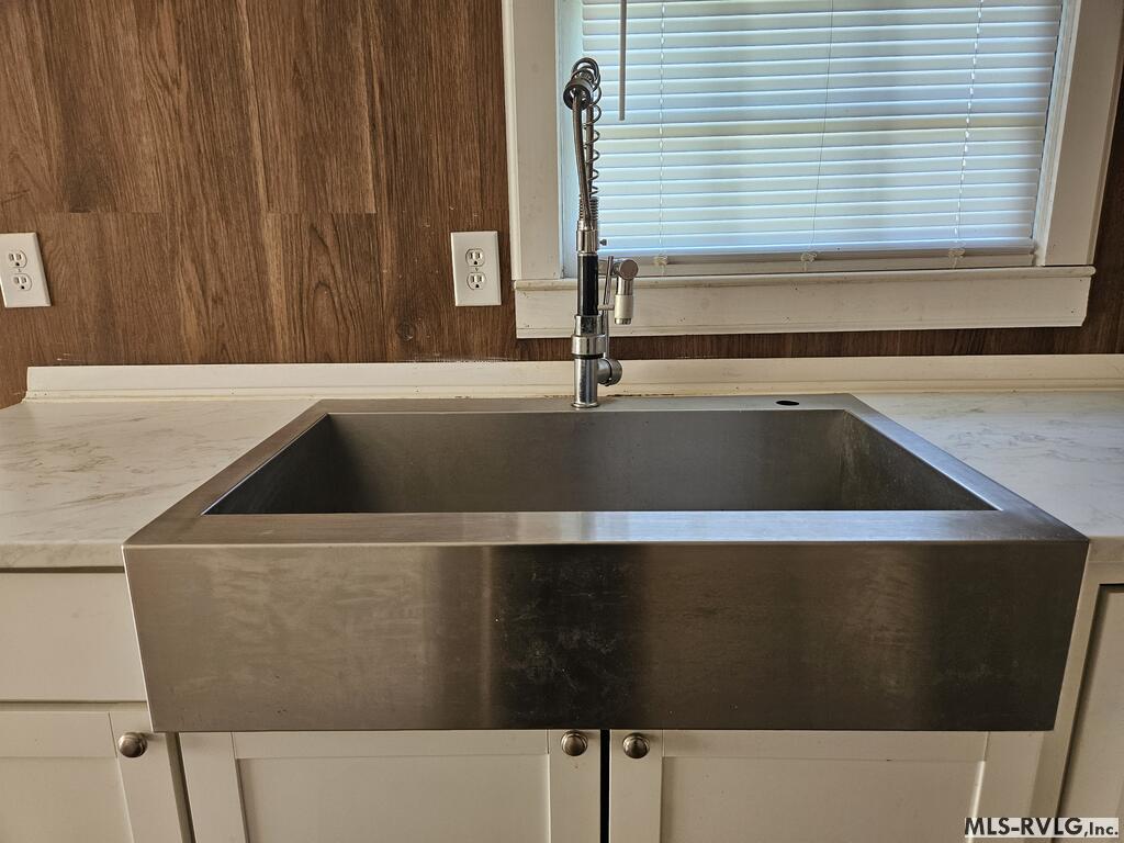 Stainless Steel Farmhouse Sink - 209 Wheeler St, Roanoke Rapids NC 27870