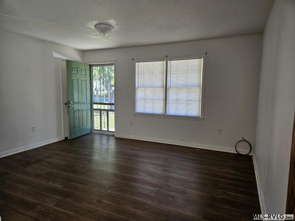 Living Room - 209 Wheeler St, Roanoke Rapids NC 27870