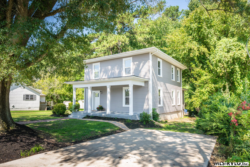 Residential/Vacation at 704 Goodes Ferry Street, South Hill VA 23970, photo 4 of 32