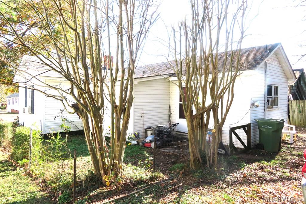 Residential/Vacation at 529 Whitaker, Roanoke Rapids NC 27870, photo 4 of 21