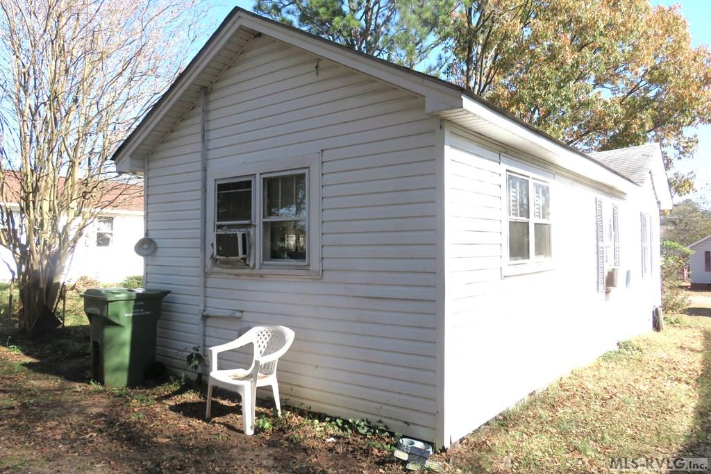 Residential/Vacation at 529 Whitaker, Roanoke Rapids NC 27870, photo 5 of 21
