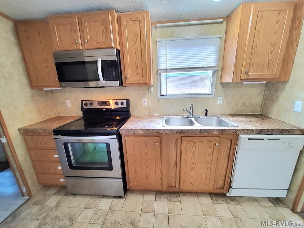 Residential/Vacation at 163 Chaco Trail, Bracey VA 23919, photo 8 of 37