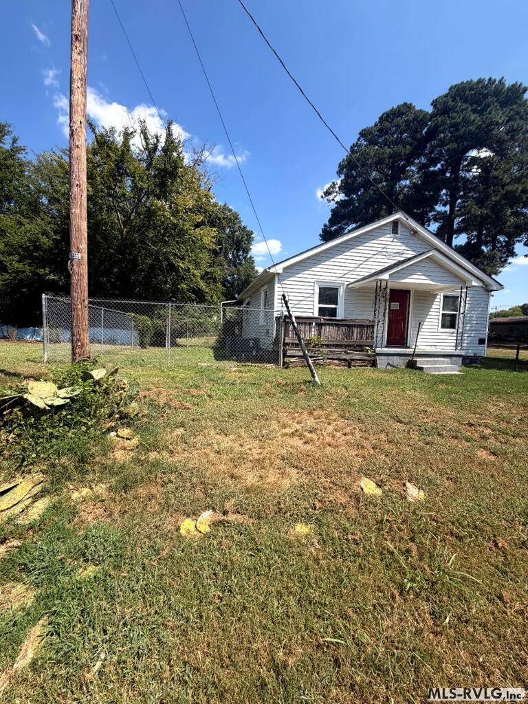 Residential/Vacation at 407 Cleveland Avenue, Emporia VA 23847, photo 3 of 12