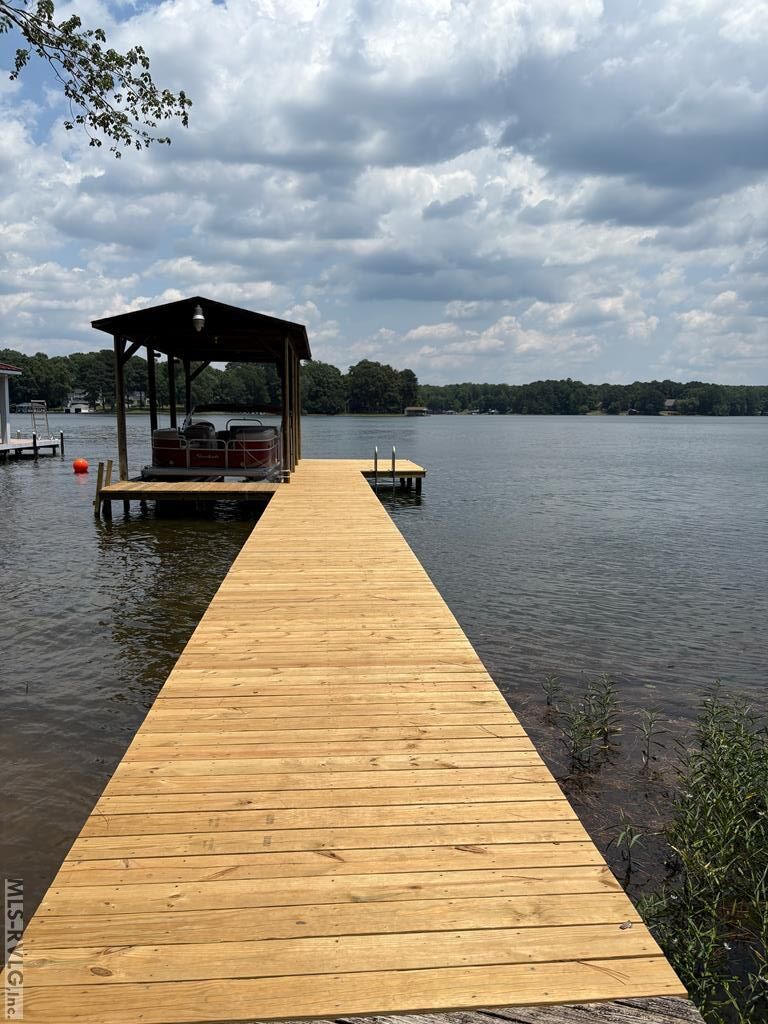 Residential/Vacation at 192 Watermans Dr, Gasburg VA 23857, photo 3 of 23