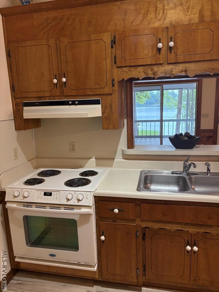 Residential/Vacation at 192 Watermans Dr, Gasburg VA 23857, photo 8 of 23