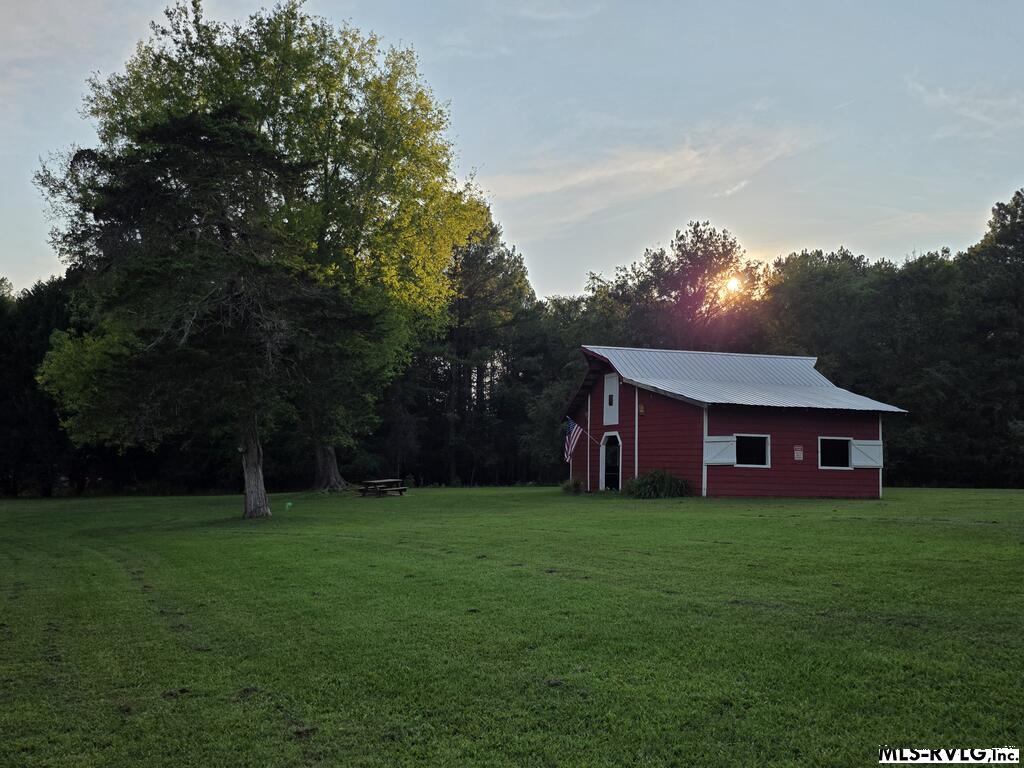 Community Barn - 1683 Merifield Dr, Clarksville VA 23927