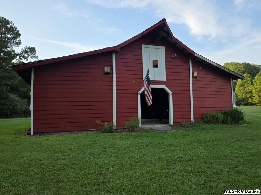 Community Barn - 1683 Merifield Dr, Clarksville VA 23927